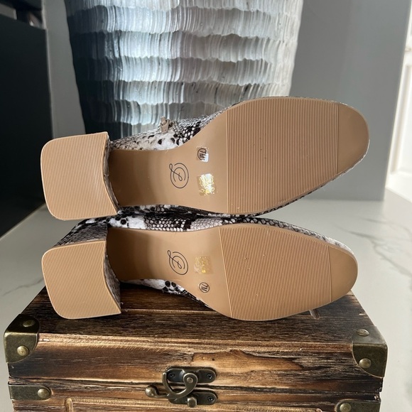 Chinese Laundry Daria Block Heel Booties - Picture 10 of 12